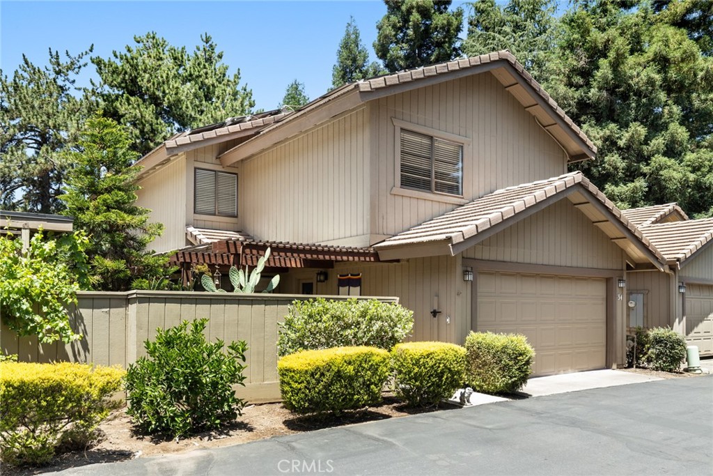 34 Pebblewood Pines Drive Property Photo 1