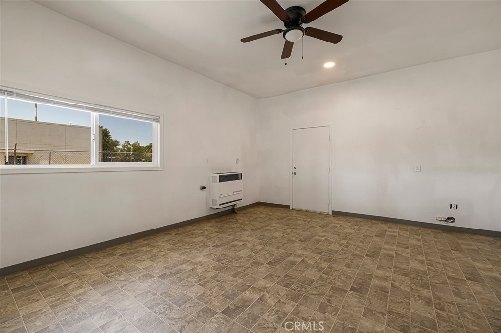 125 E Sycamore Street Property Photo 13