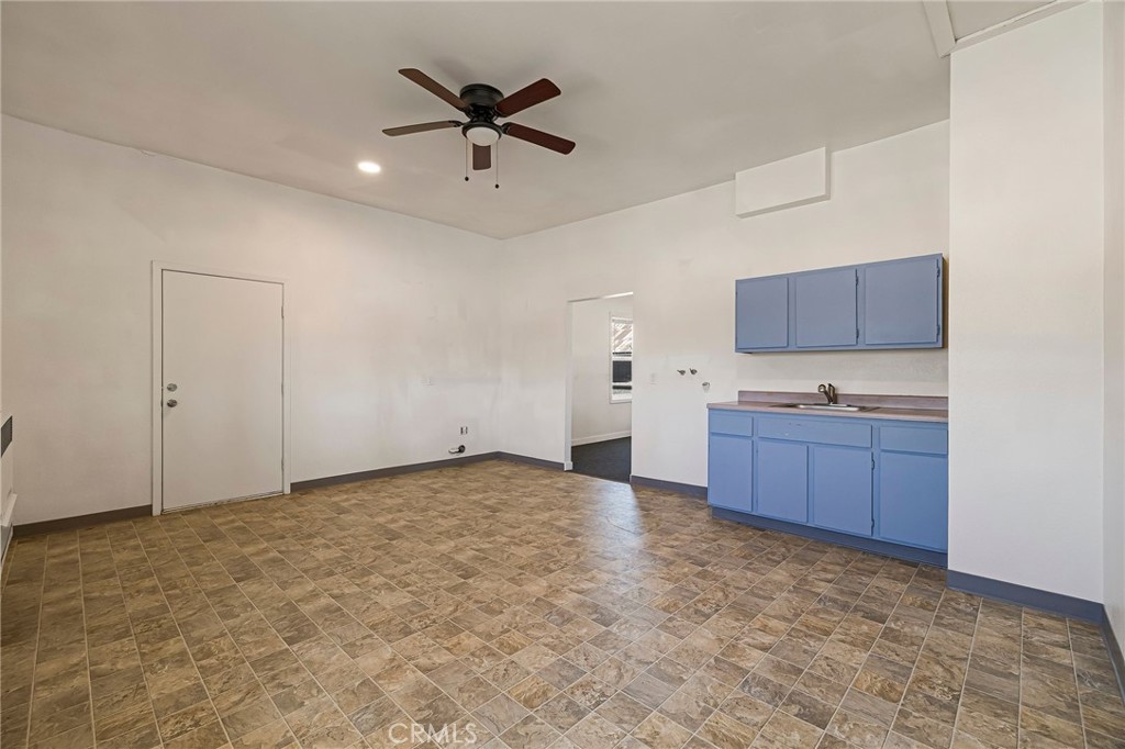 125 E Sycamore Street Property Photo 14