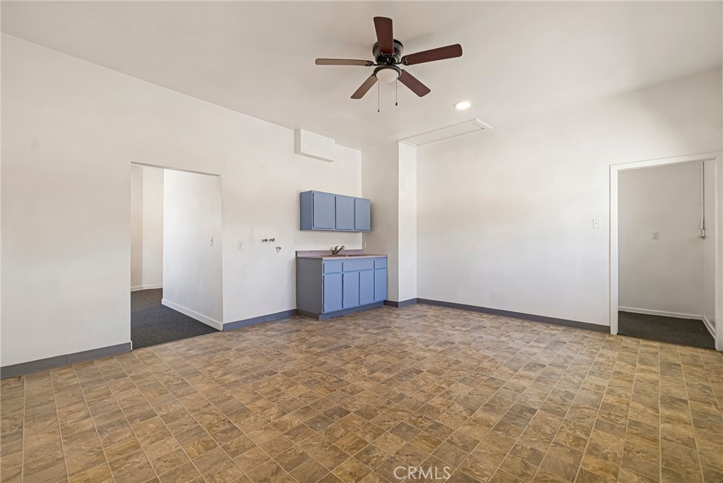 125 E Sycamore Street Property Photo 15