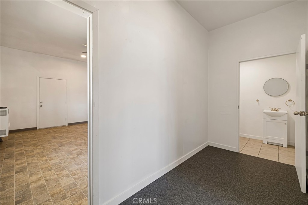 125 E Sycamore Street Property Photo 17