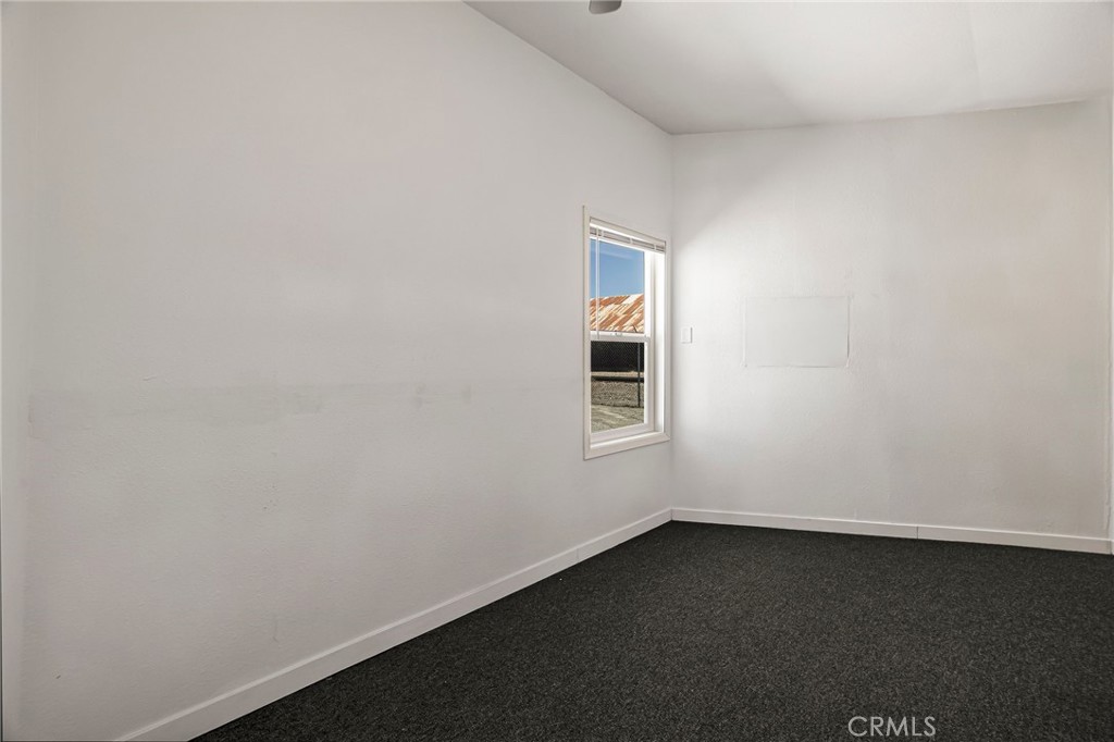 125 E Sycamore Street Property Photo 19