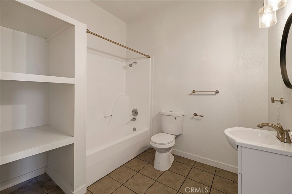 125 E Sycamore Street Property Photo 21