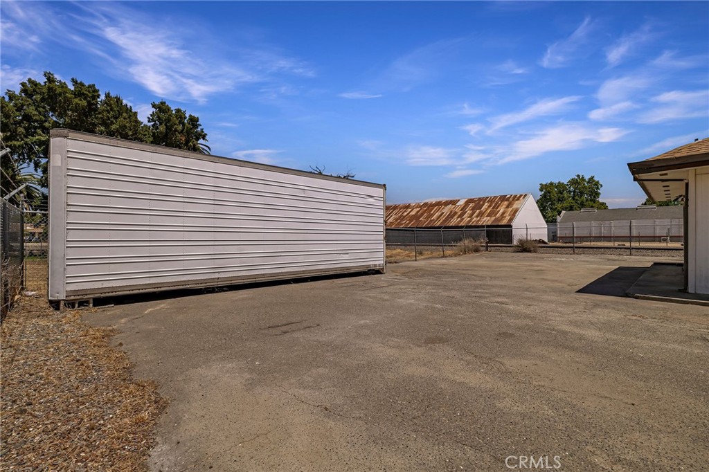125 E Sycamore Street Property Photo 34
