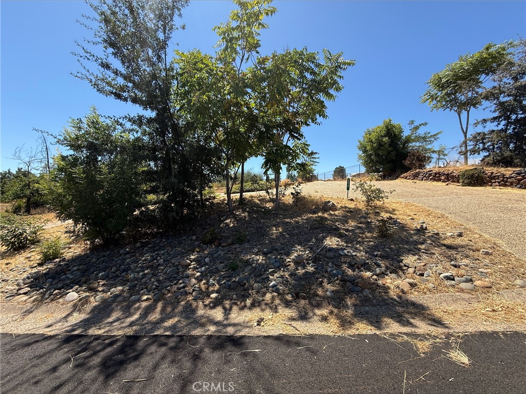 5825 Golden Oaks Road Property Photo 1