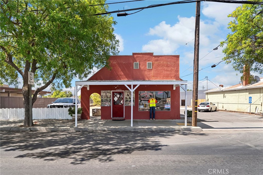 752 E Street Property Photo 1