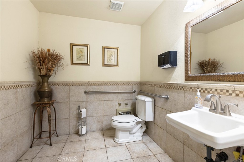 1351 Mangrove Avenue Property Photo 9