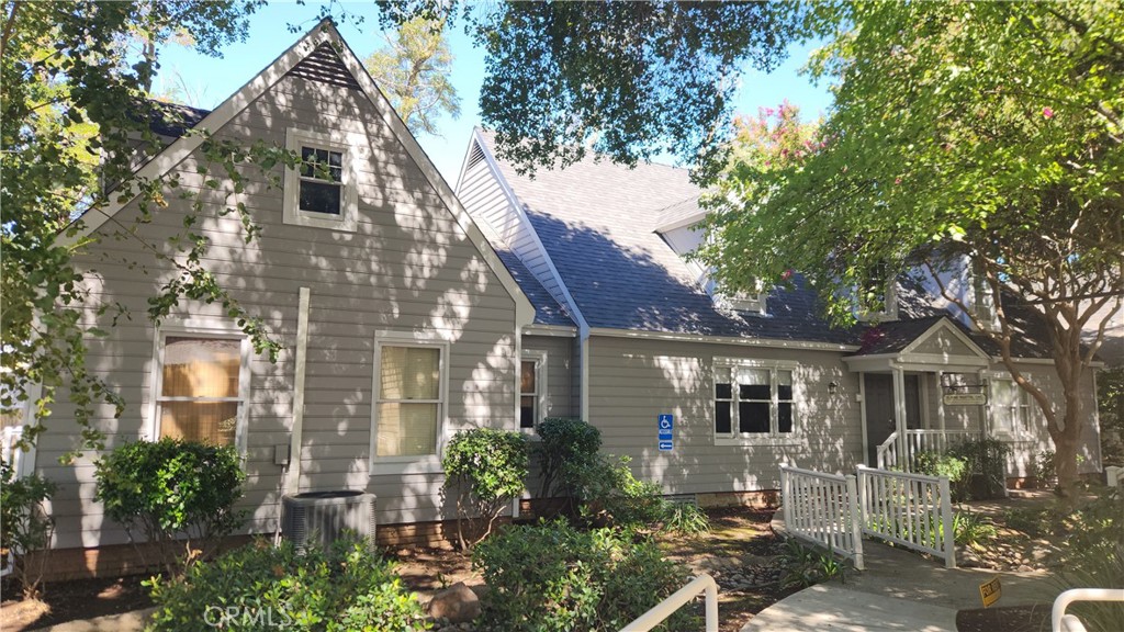 4 Williamsburg Lane Property Photo 2