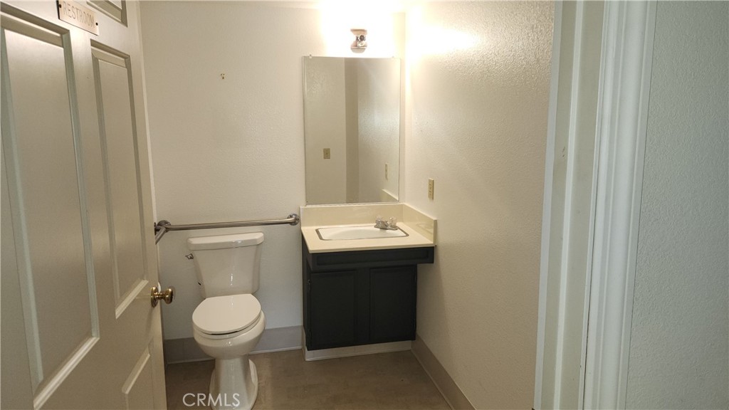 4 Williamsburg Lane Property Photo 11