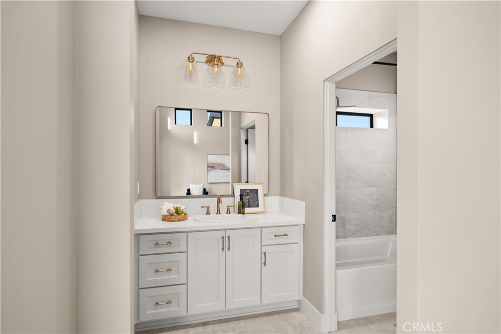 5093 Malibu Drive Property Photo 41