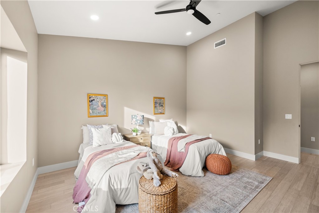 5093 Malibu Drive Property Photo 43