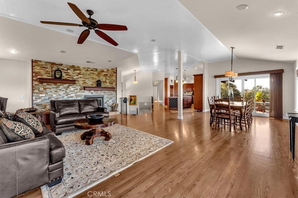 14805 Hilltop Drive Property Photo 6