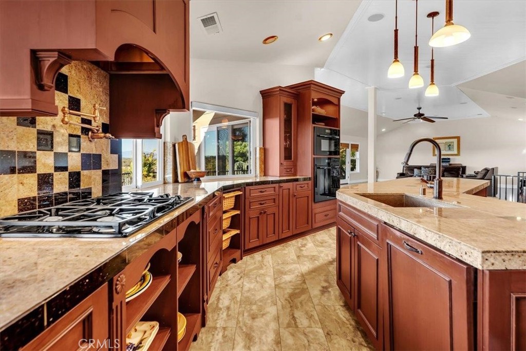 14805 Hilltop Drive Property Photo 11