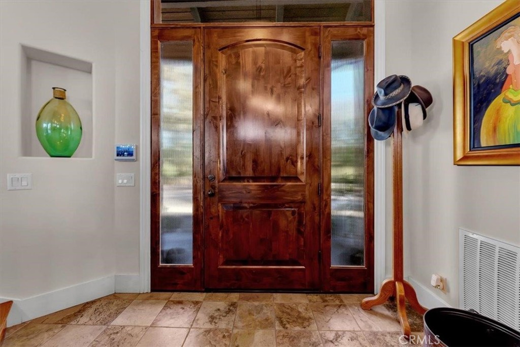 14807 Hilltop Drive Property Photo 5