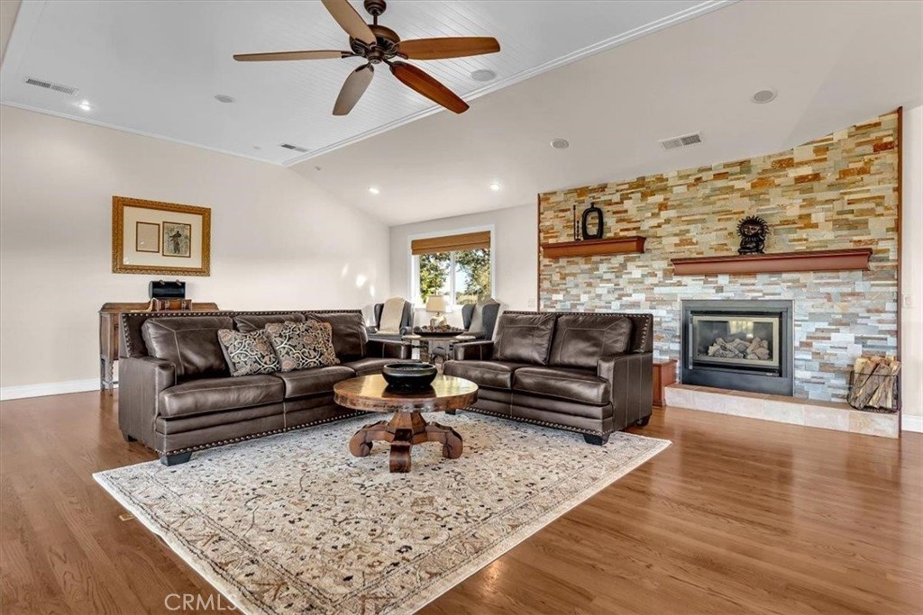 14807 Hilltop Drive Property Photo 7