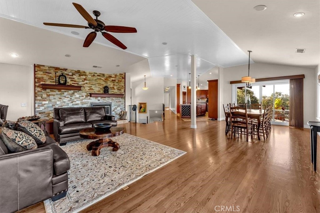 14807 Hilltop Drive Property Photo 8