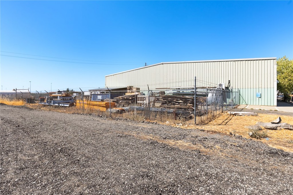 651 Thunderbolt Street Property Photo 7