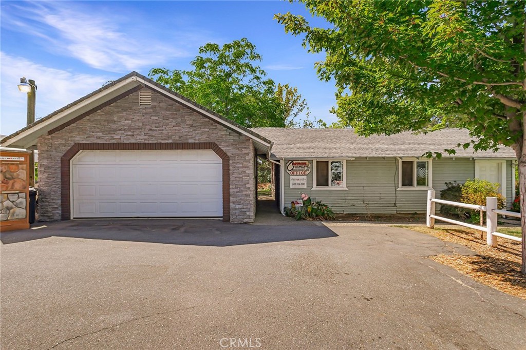 405 Grand Property Photo 3
