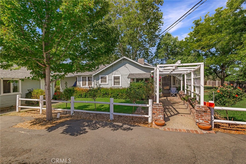 405 Grand Property Photo 4