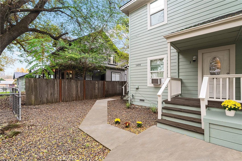 1636 Pine Property Photo 6