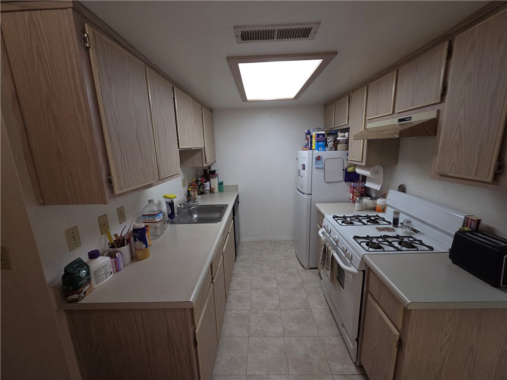 565 North Street Property Photo 5