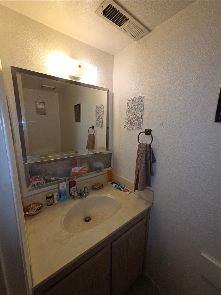 565 North Street Property Photo 9