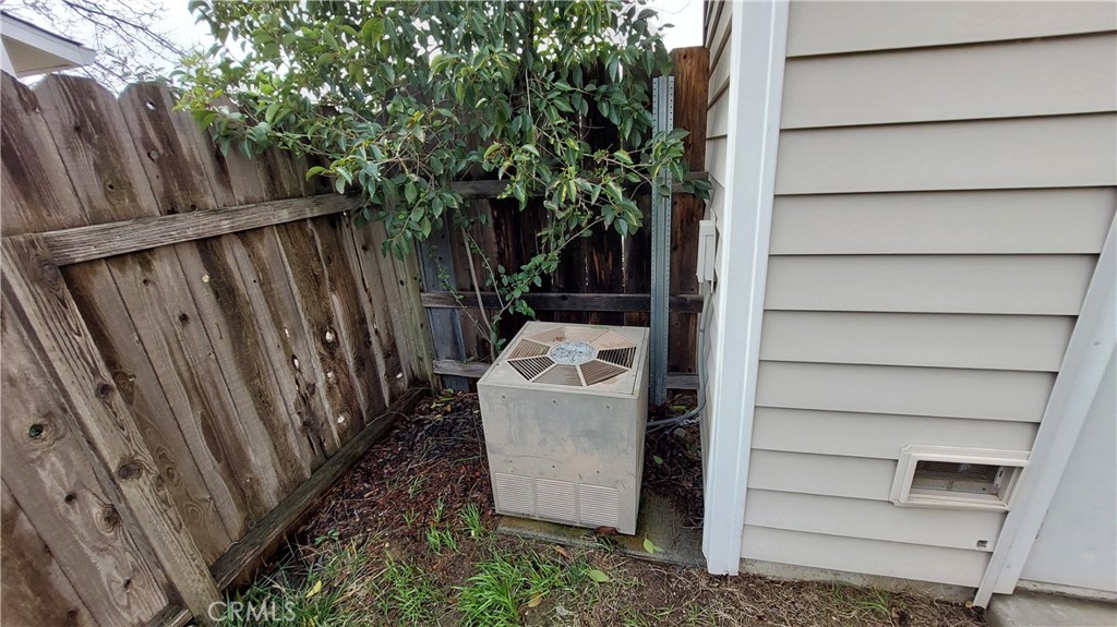 573 North Street Property Photo 28