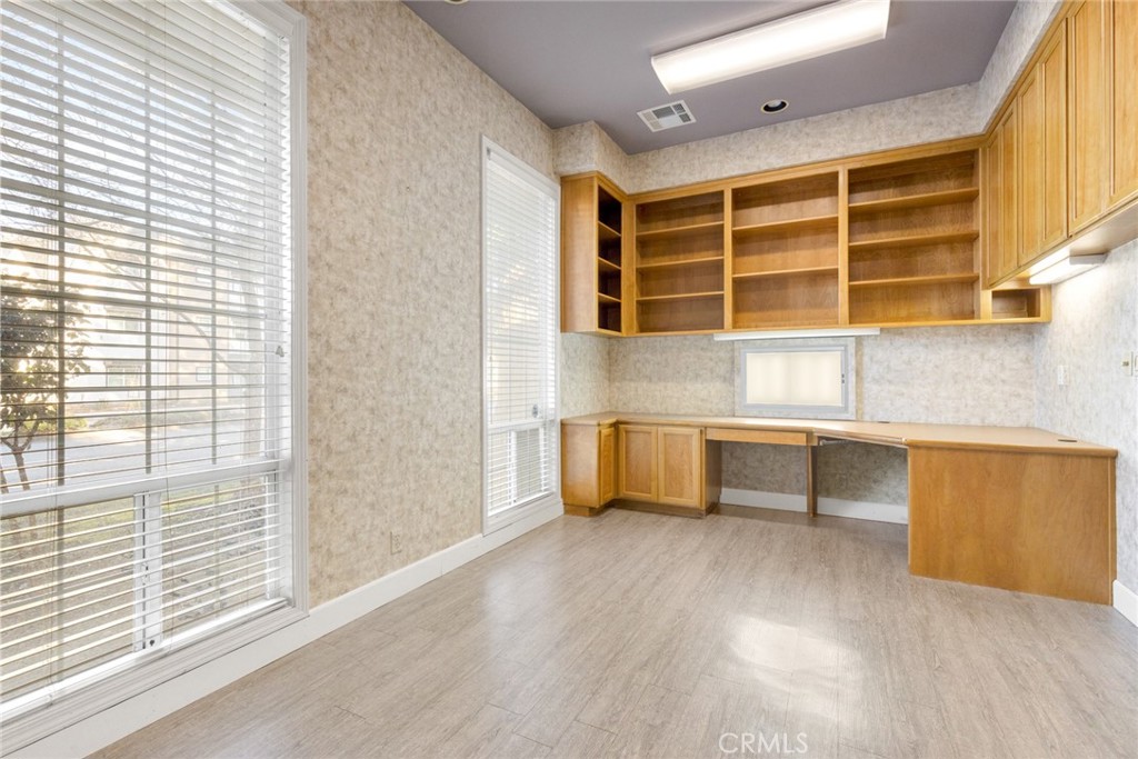 647 W East Avenue Property Photo 6