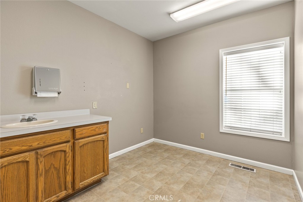 10 Governors Lane Property Photo 3