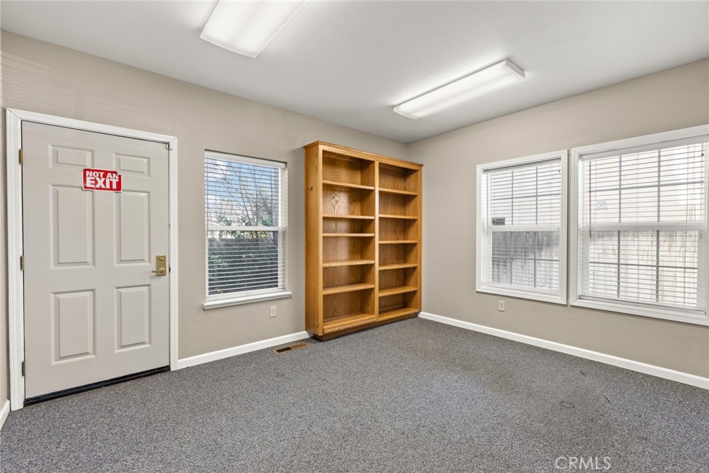 10 Governors Lane Property Photo 5
