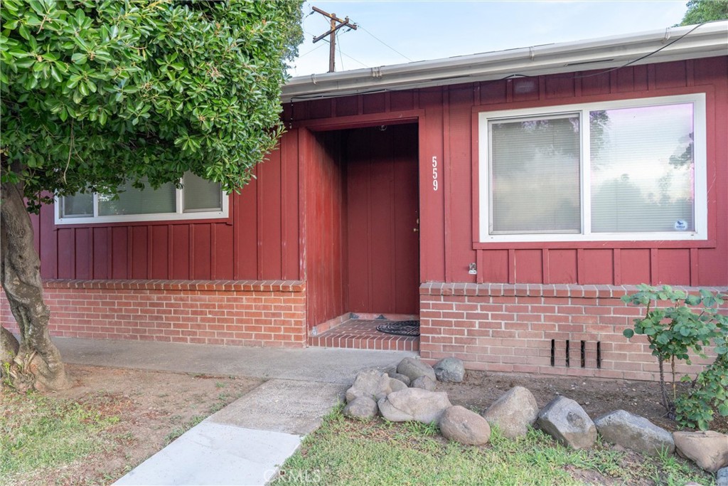 559 East Property Photo 3