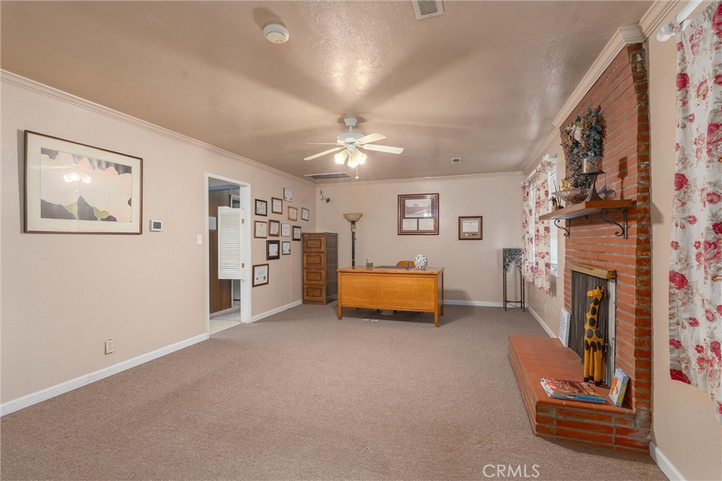 559 East Property Photo 4