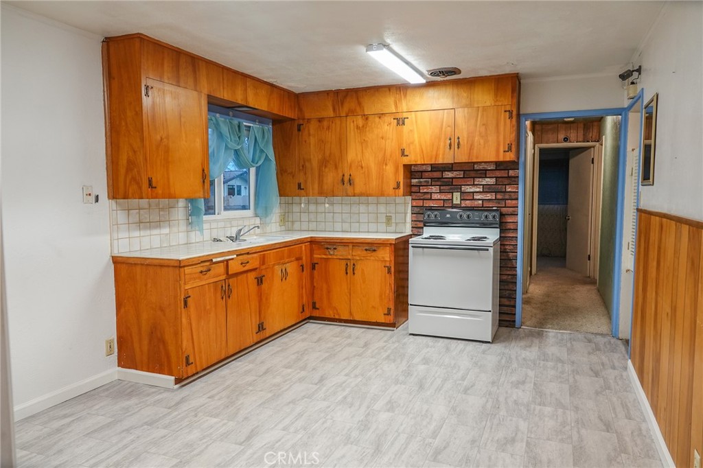 559 East Property Photo 8