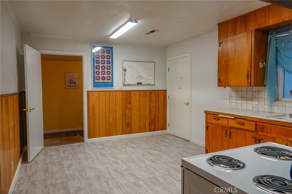 559 East Property Photo 9