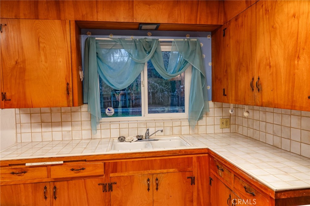 559 East Property Photo 10