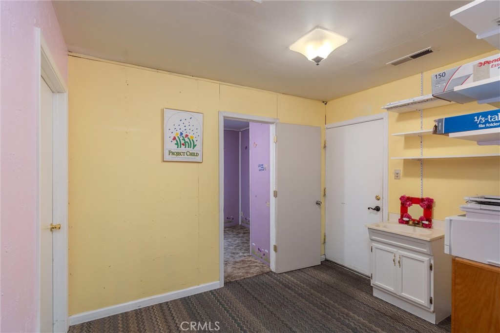 559 East Property Photo 14