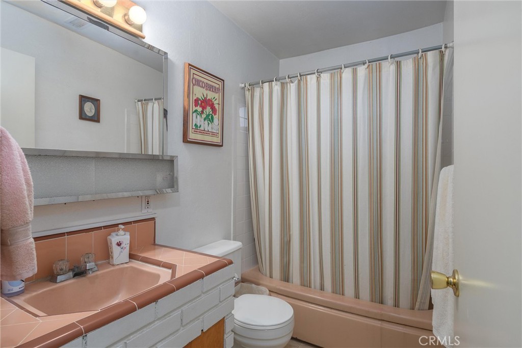 559 East Property Photo 16