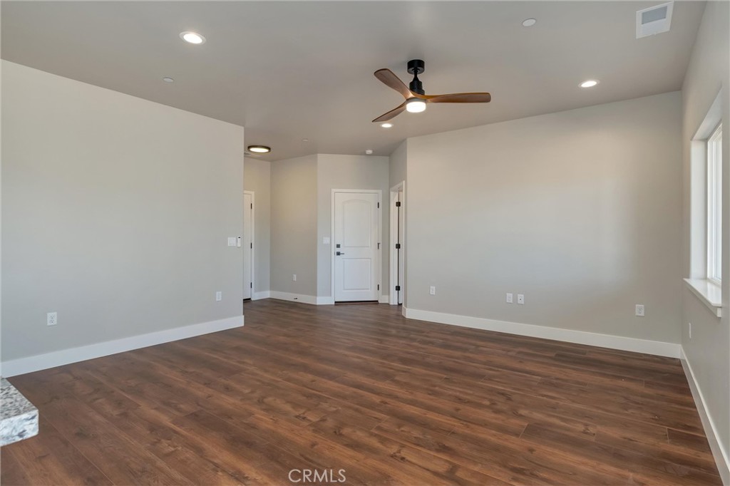 5801 Foster Road Property Photo 6