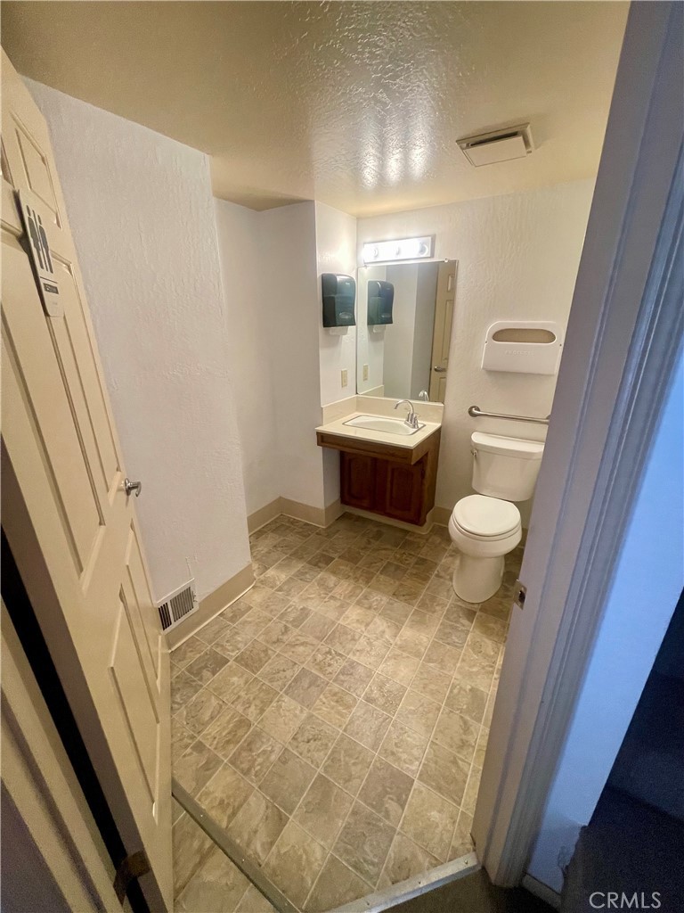 19 Williamsburg Property Photo 7