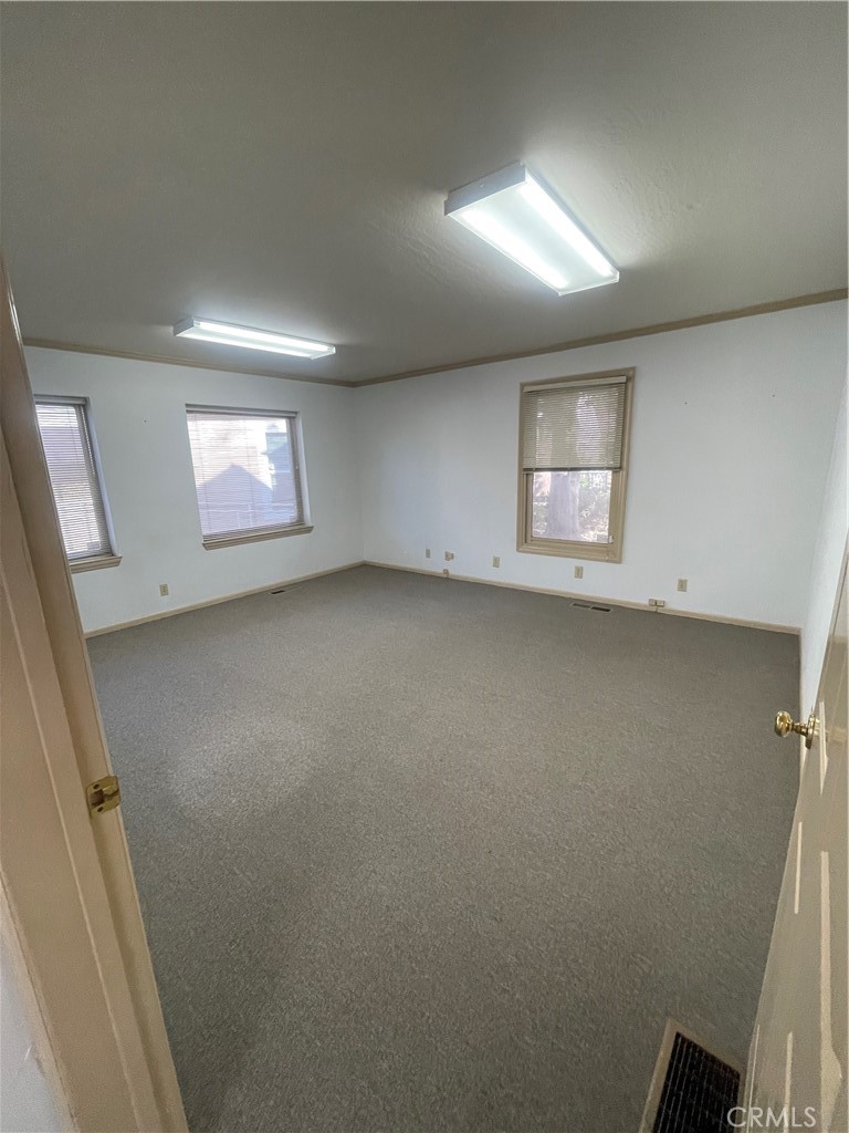19 Williamsburg Property Photo 17
