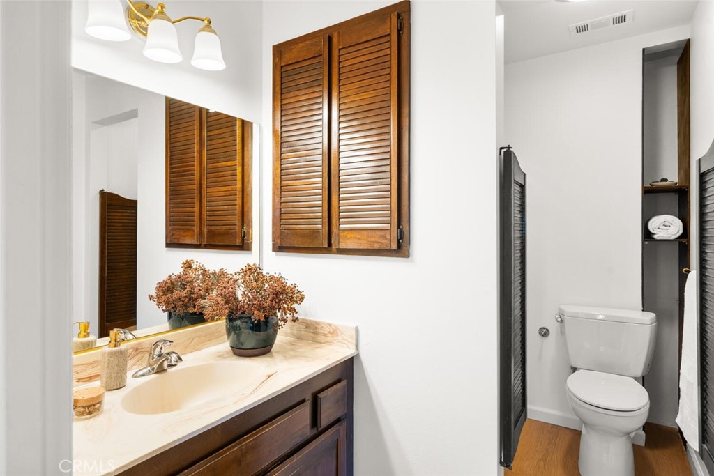 1041 Washington Property Photo 32