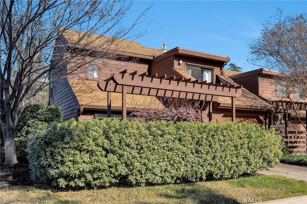 2500 Shooting Star Way Property Photo 3