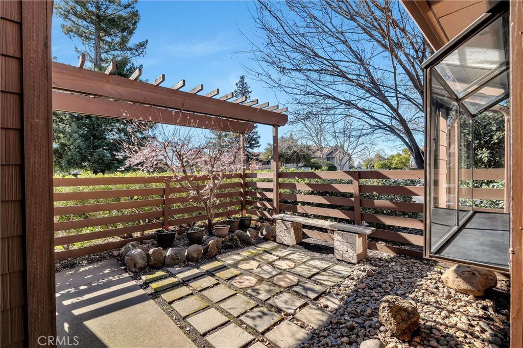 2500 Shooting Star Way Property Photo 32