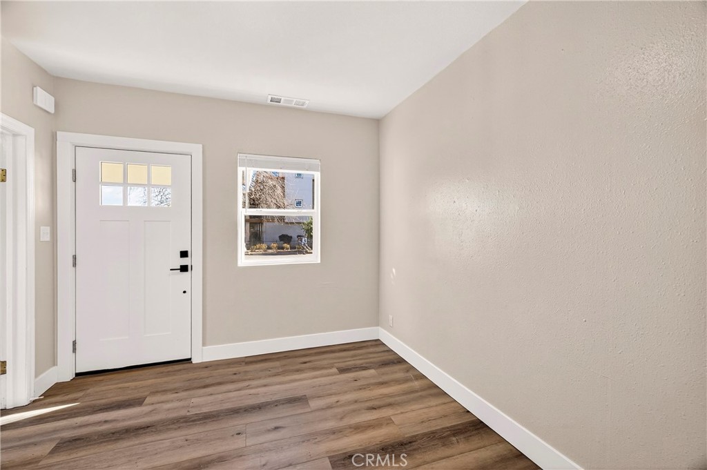 1128 W 5th Property Photo 7