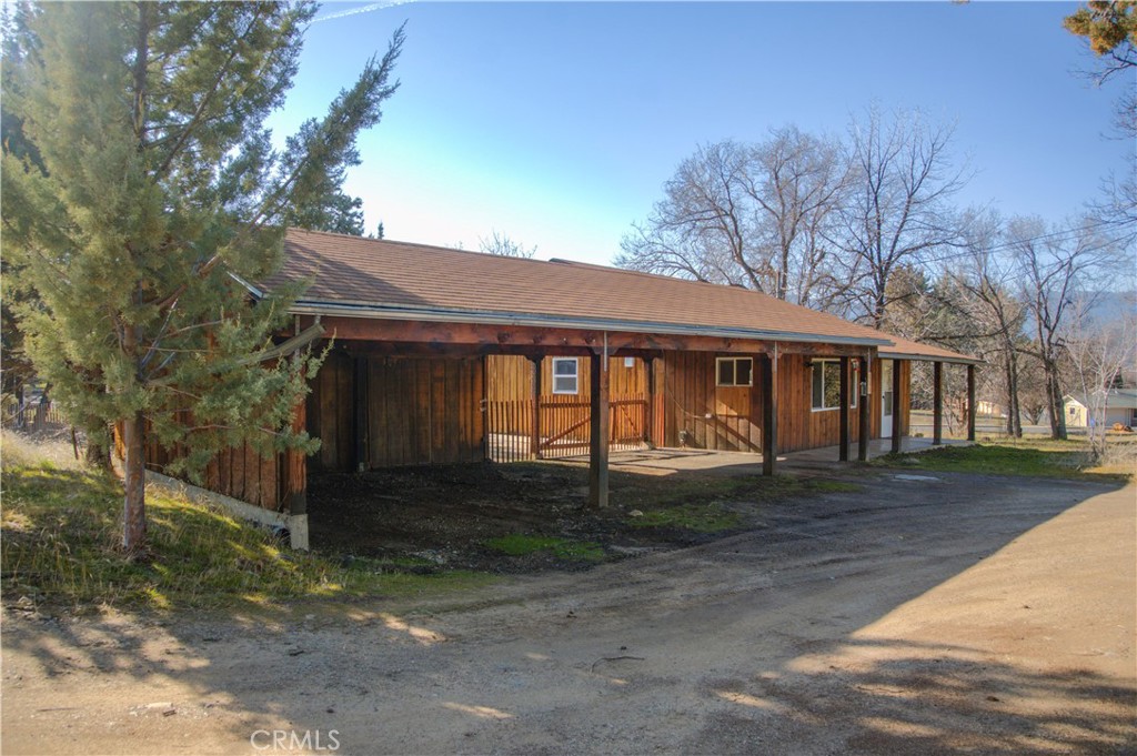 905 Campbell Property Photo 4