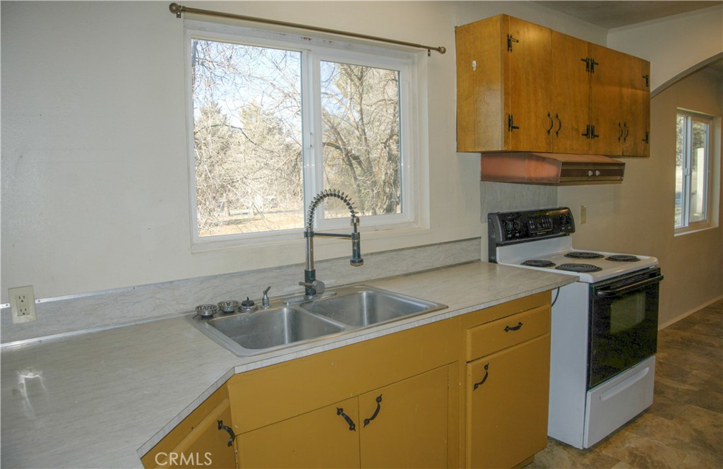 905 Campbell Property Photo 21