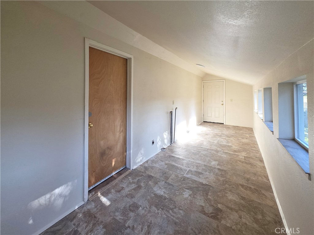 905 Campbell Property Photo 29