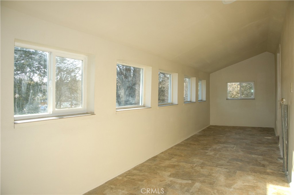 905 Campbell Property Photo 30