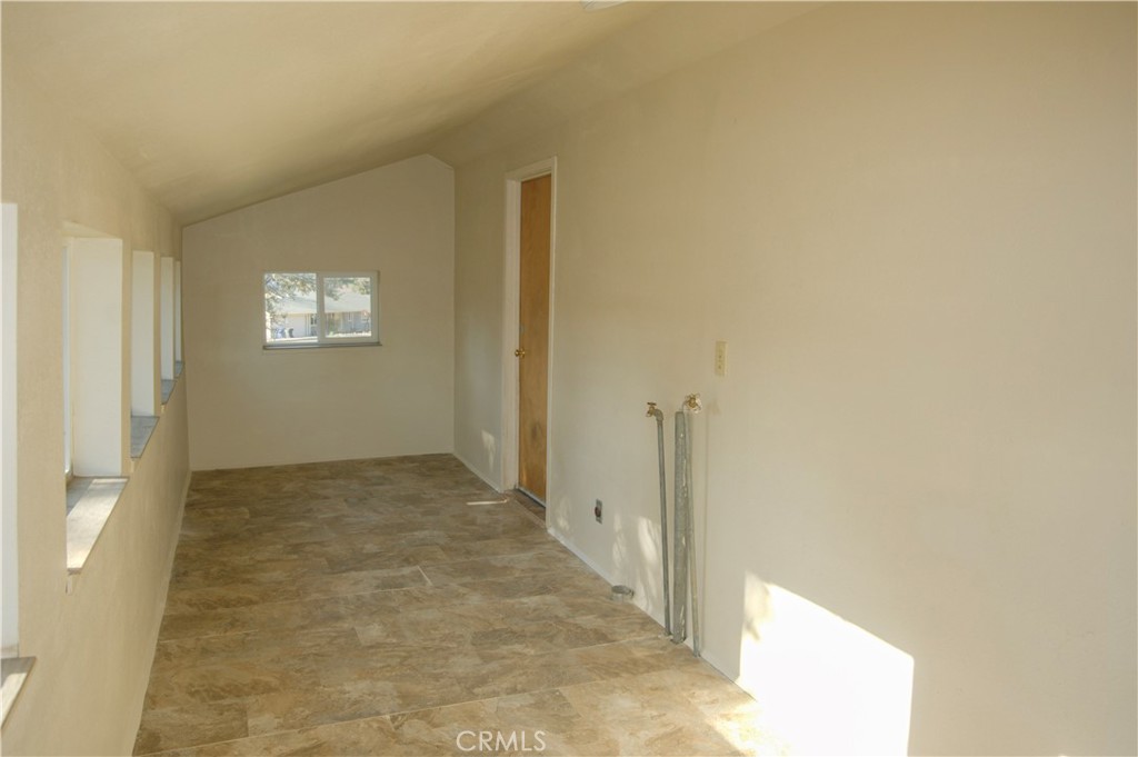 905 Campbell Property Photo 31