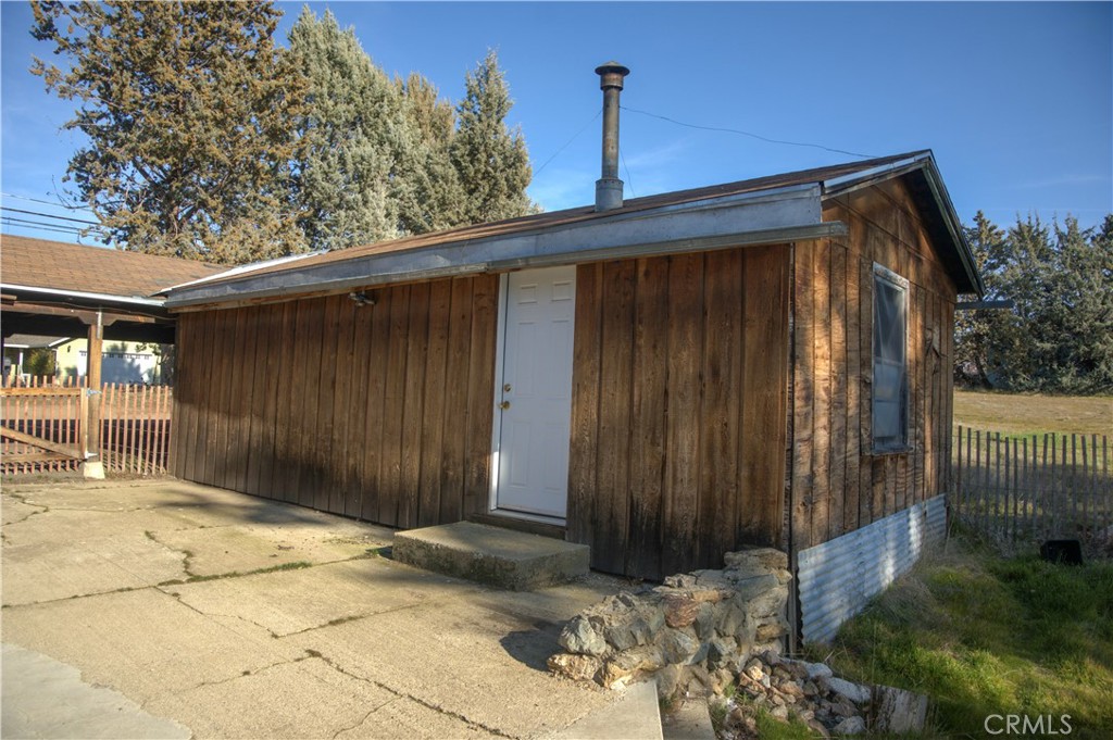 905 Campbell Property Photo 32